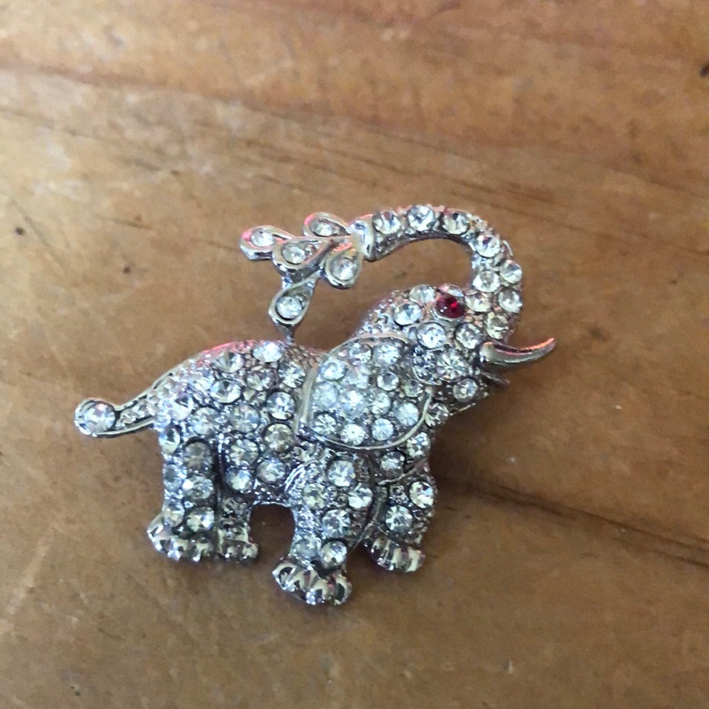Sparkling Elephant Brooch